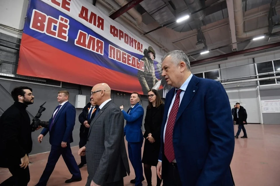 Губернатор Александр Дрозденко провел выездное совещание с руководителями предприятий ВПК на НПО «Поиск» - одном из ведущих оборонных заводов России. Фото: пресс-служба правительства Ленинградской области.