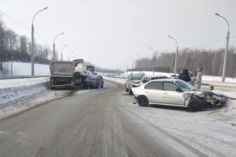 В ДТП пострадал водитель автомобиля «Хонда Цивик». Фото: Госавтоинспекция по НСО