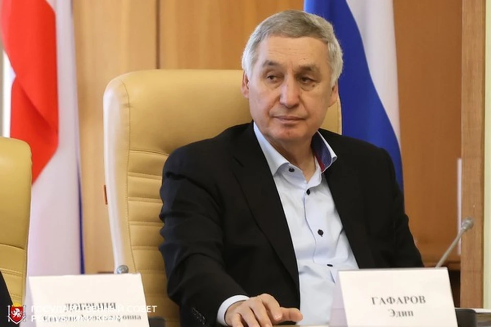 Зампредседателя Госсовета Республики Крым Эдип Гафаров прокомментировал вопрос о состоянии лифтового оборудования в многоквартирных жилых домах крымчан. Фото: crimea.gov.ru