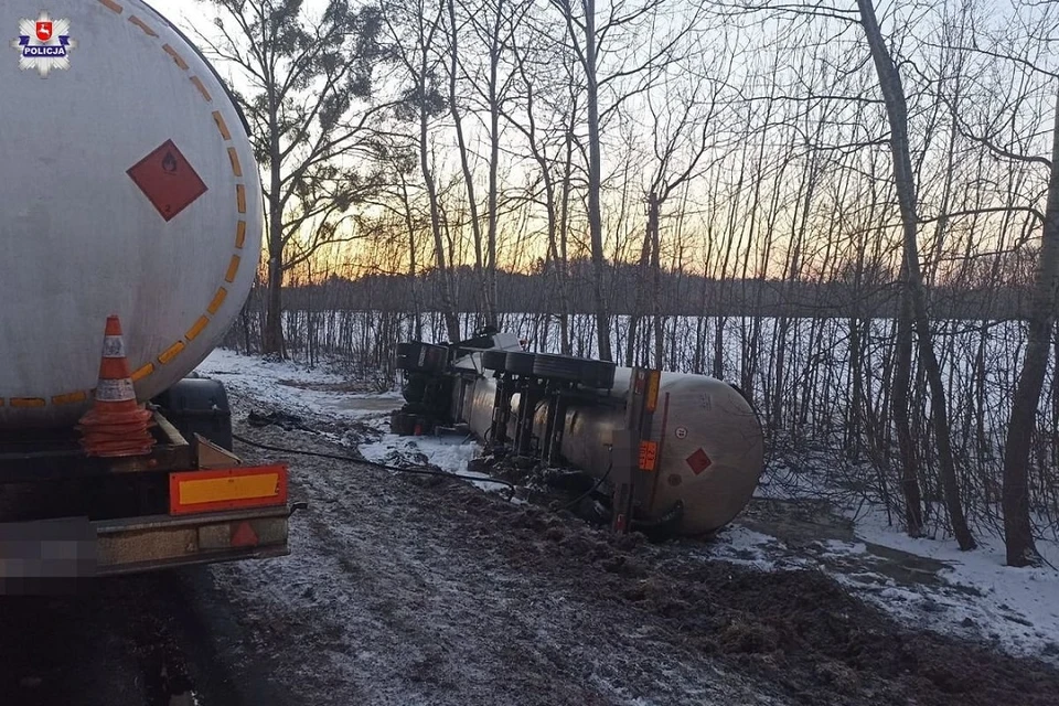 Автоцистерна с газом оказалась в кювете. Фото: lubelska.policja.gov.pl