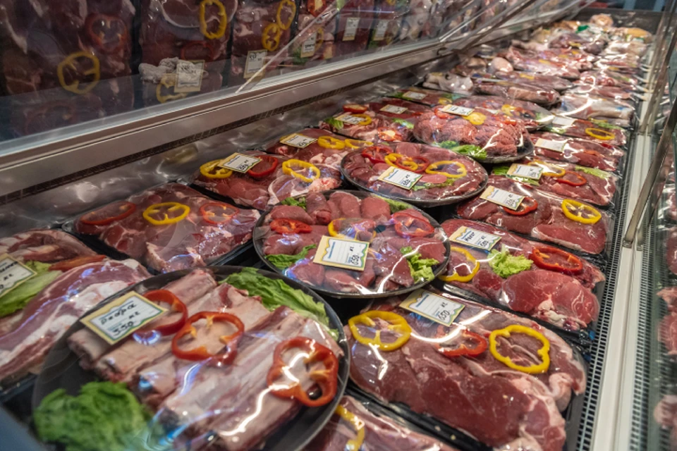 Управление ветеринарии контролирует качество мяса, попадаемого на прилавки магазинов.