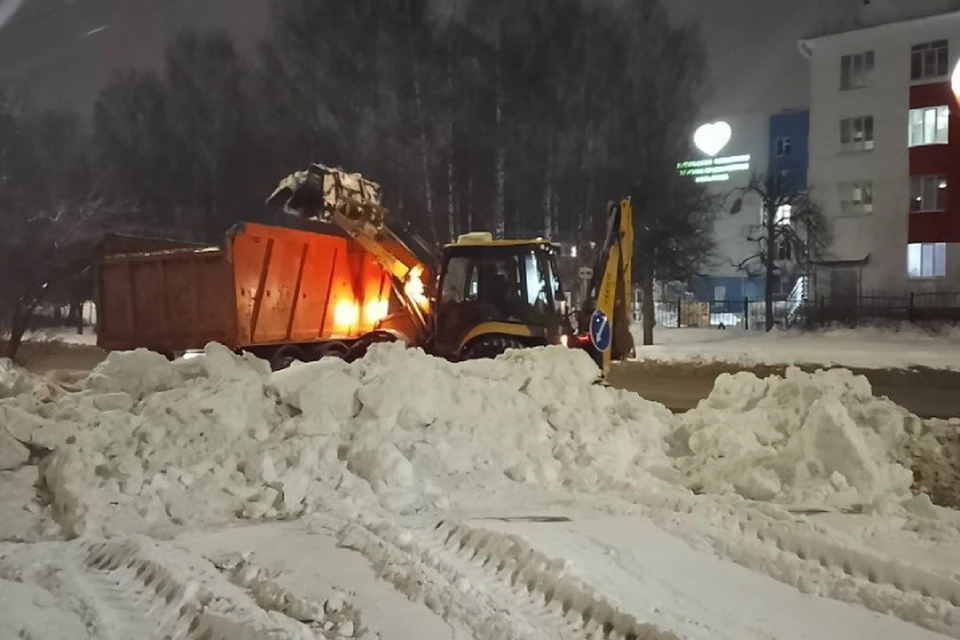 Работы ведутся преимущественно в ночное время. Фото: киров.рф