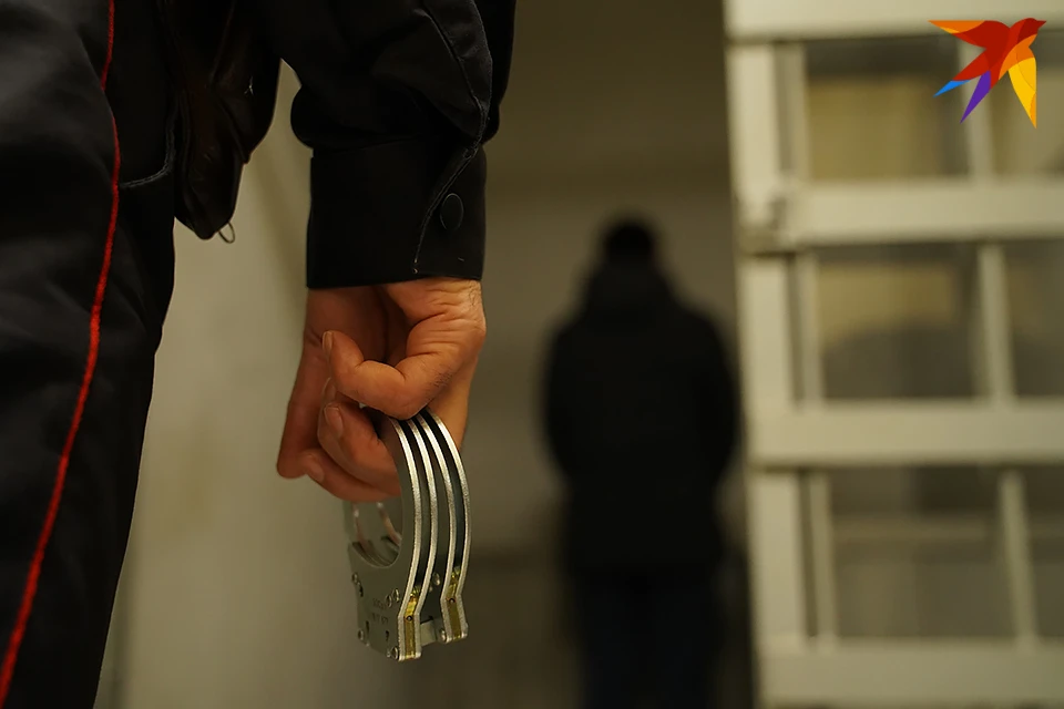 В Мончегорске задержали 27-летнего местного жителя, который поднимал себе настроение тем, что нападал на прохожих и избивал их.