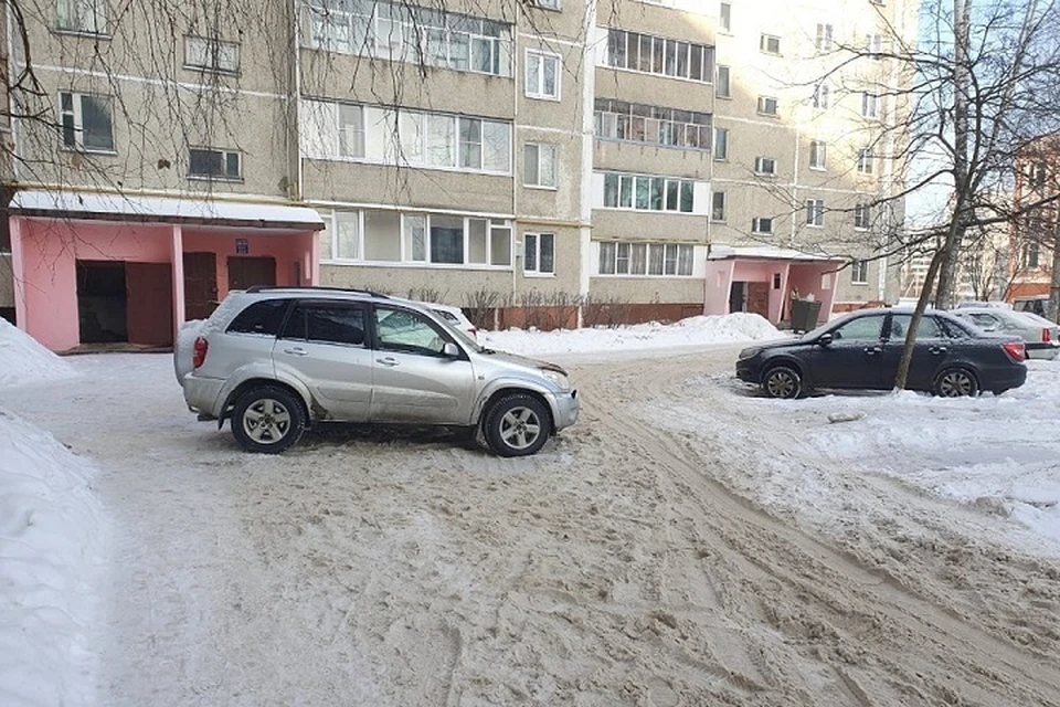 Водитель совершил наезд, когда начал сдавать назад. Фото: ГИБДД Марий Эл