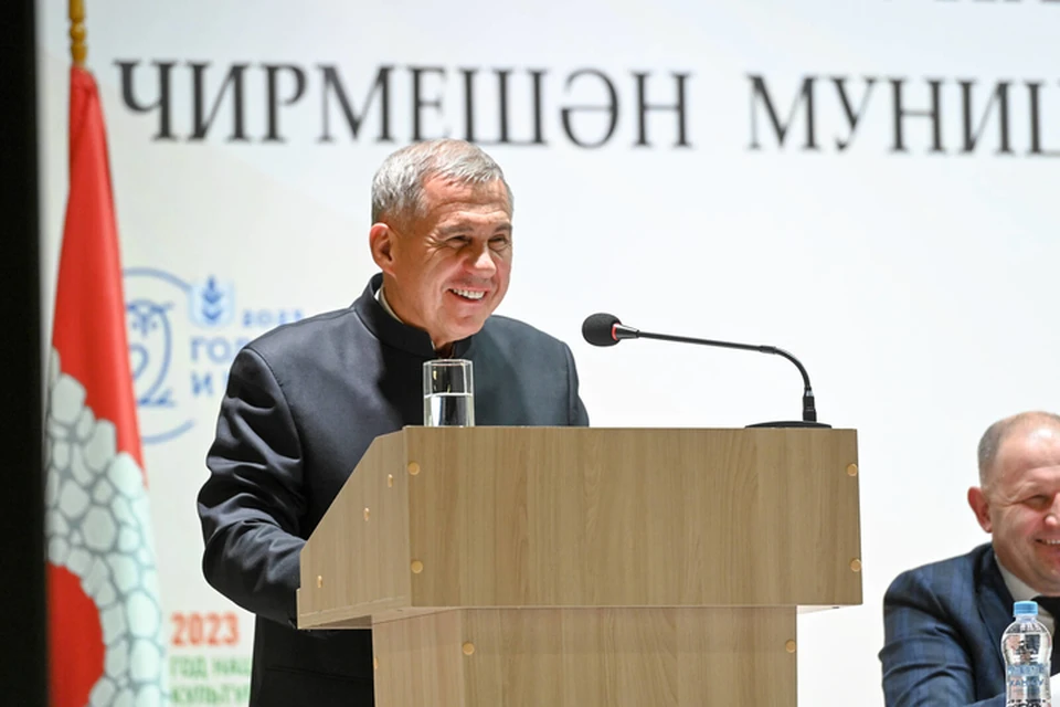 По словам Минниханова, несмотря на хорошие показатели Черемшанского района, нужно решить вопрос о низкой доле занятых в бизнесе. Фото: rais.tatarstan.ru