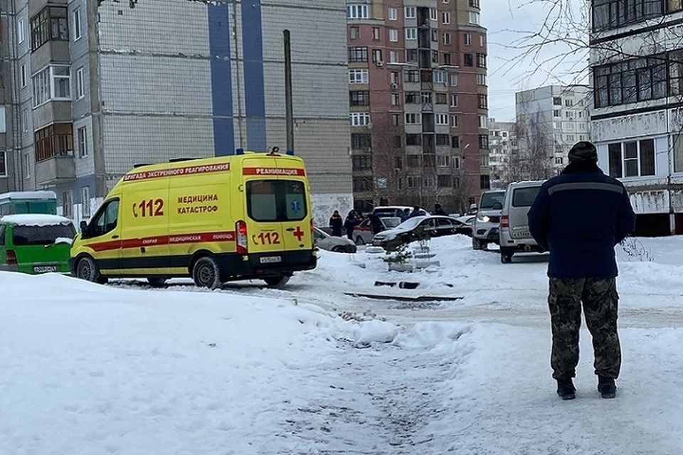 В Ярославле мужчина открыл стрельбу из окон многоэтажки. ФОТО: группа "Подслушано в Ярославле" ВКонтакте