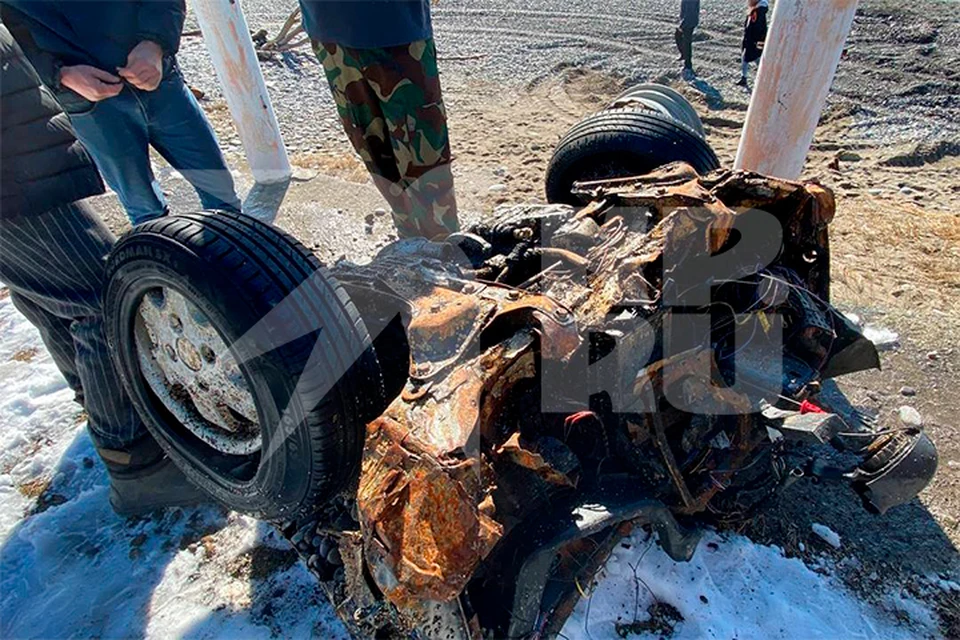 Останки машины обнаружили под камнями.