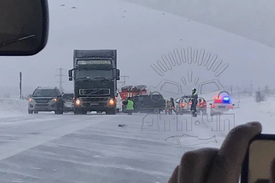 Движение для проезда транспорта перекрыто. Фото: vk.com/murmansk_dtp