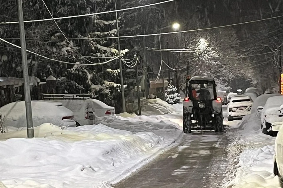 В Сочи продолжается снегопад. Фото: пресс-службы администрации Сочи.