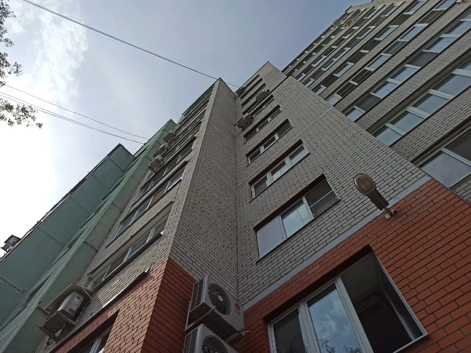 Под окнами многоэтажки в Туле найдено тело женщины