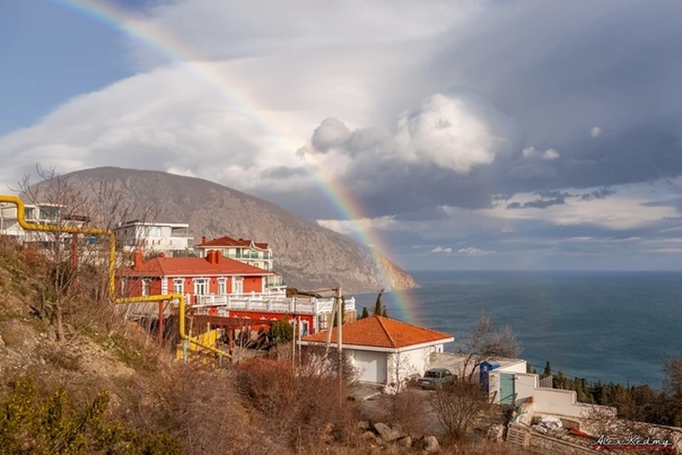 Радуга в Гурзуфе. Фото: Алекс Кедми/VK