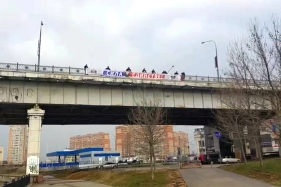 Краснодар мосты автобус. Тургеневский мост краснодар. мост фото. тургеневский мост сейчас. мост в машине.
