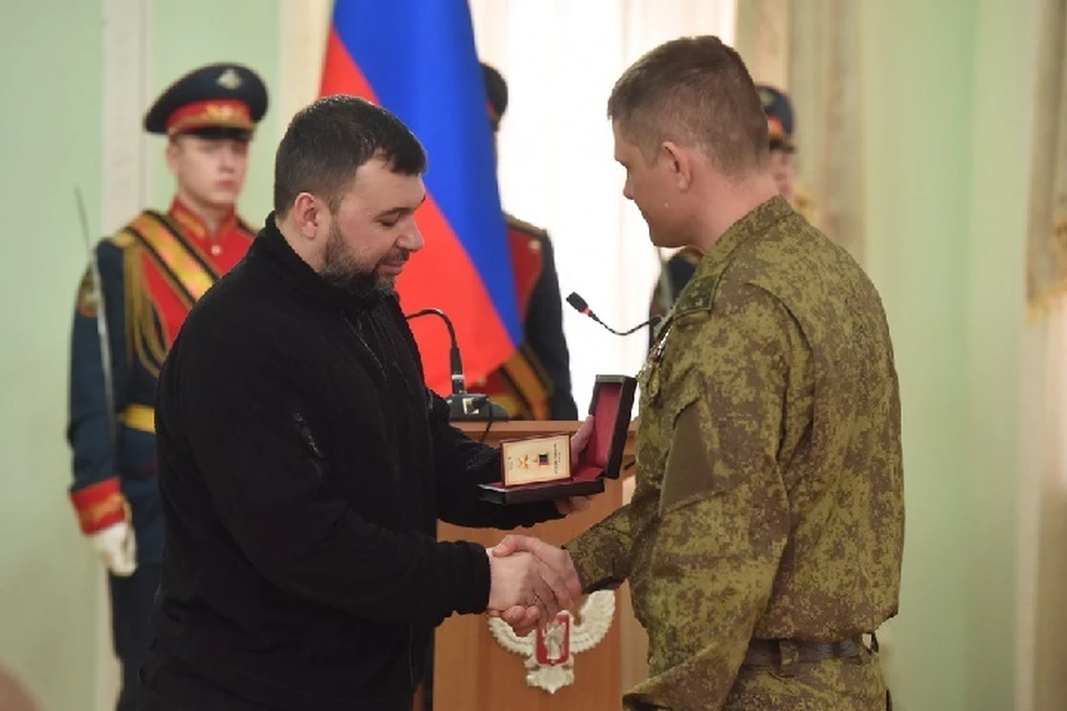 В Республике подчеркнули вклад представленных к награде бойцов. Фото: сайт Главы ДНР