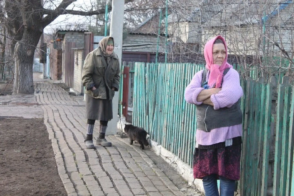 Поселок Александровка расположен всего в нескольких километрах от Марьинки и находится практически на огневом рубеже (архивное фото)