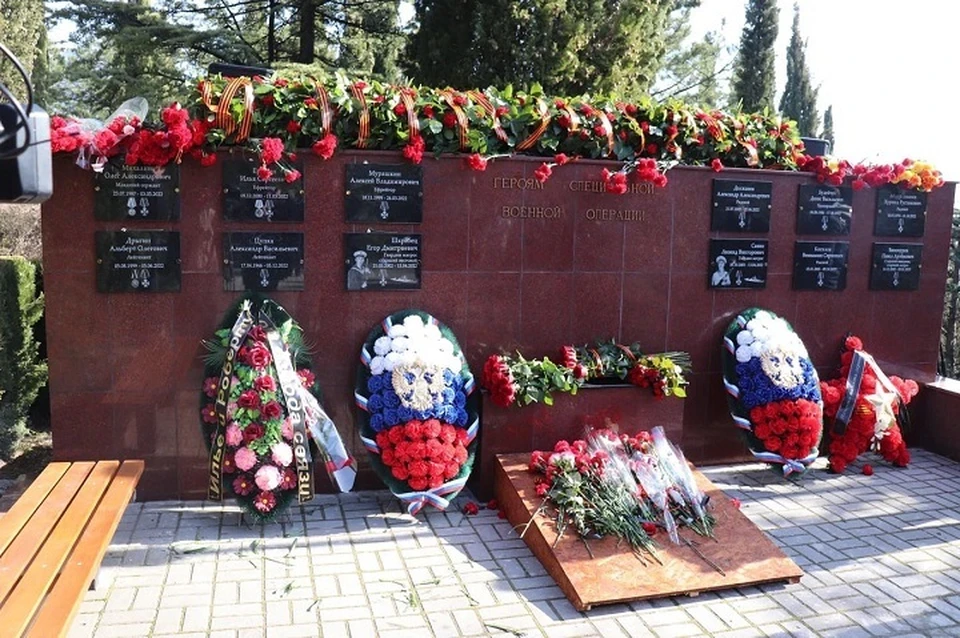 Памятники военным сво фото