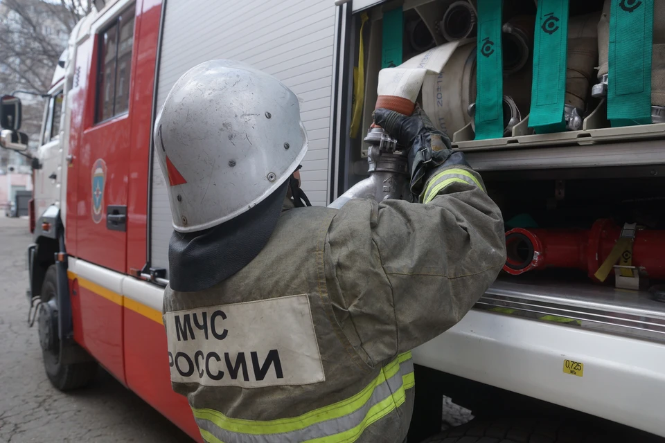 Пожарные ликвидировали огонь менее чем за час
