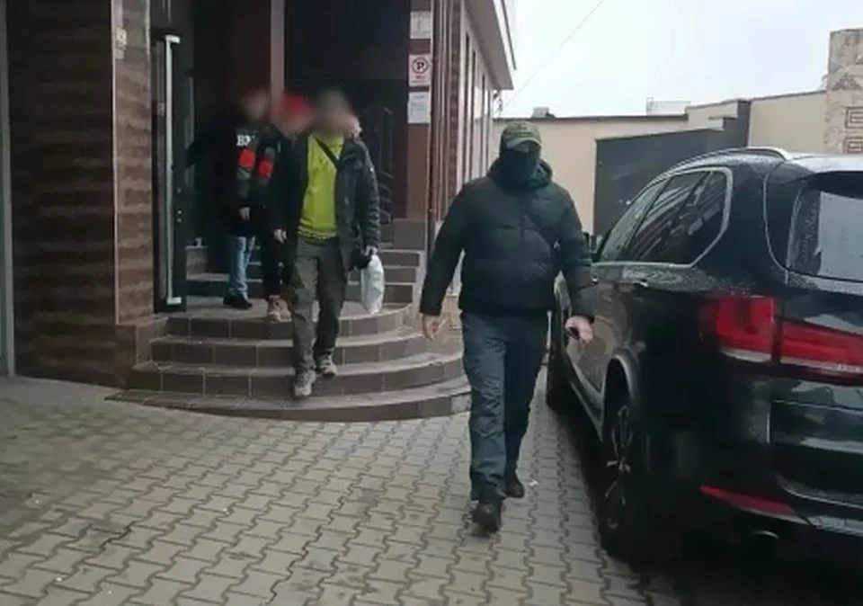 СИБ сообщила о задержании иностранных граждан который ходили на митинги, а также изучали здания госучреждений и объекты критической инфраструктуры.
