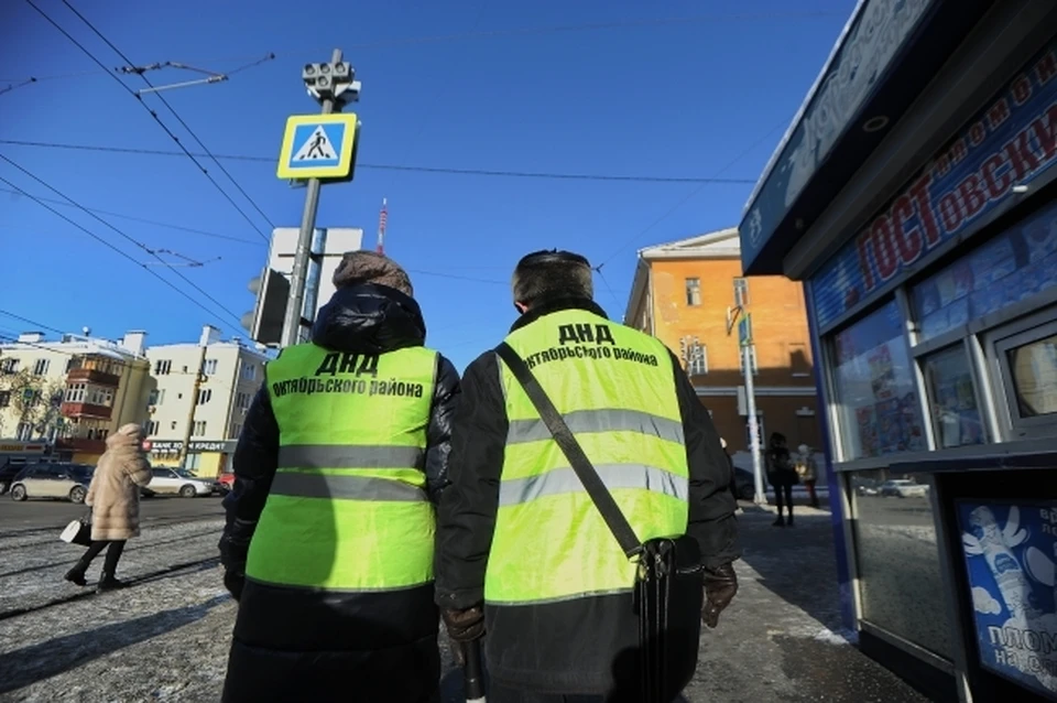 Добровольные народные дружинники.