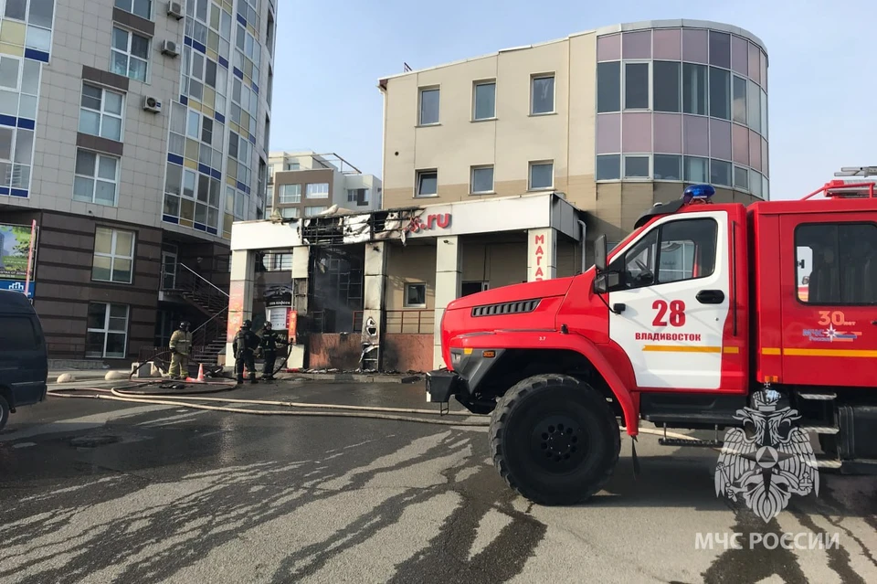 Огонь тушили 25 человек.