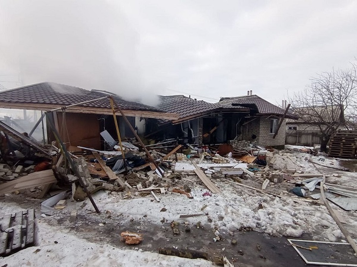 Под Волгоградом при взрыве дома погибла женщина, пострадали мужчина и  ребенок - KP.RU