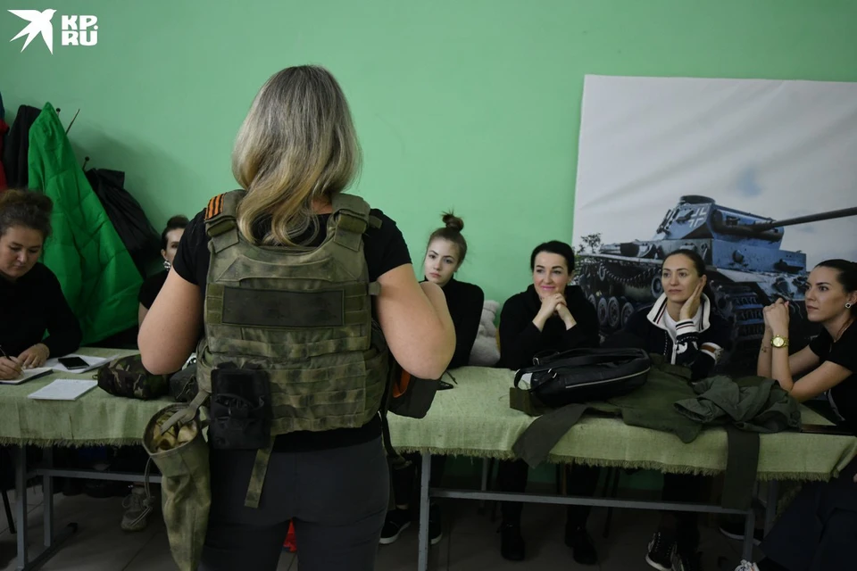 Пошивом занимаются супруги военнослужащих.