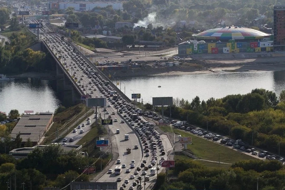 Покрытие на Димитровском мосту могут заменить летом 2023 года. Фото: мэрия Новосибирска