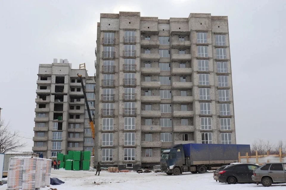 В Алчевске строители из Ингушетии проводят работы на трех недостроенных девятиэтажках. Фото: Правительство ЛНР