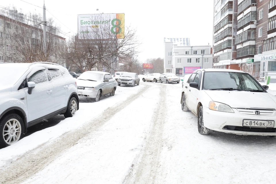 В Томске эвакуировали более 100 автомобилей.