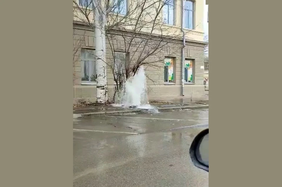 Новый фонтан появился в Волгограде 12 марта. Кадр видео