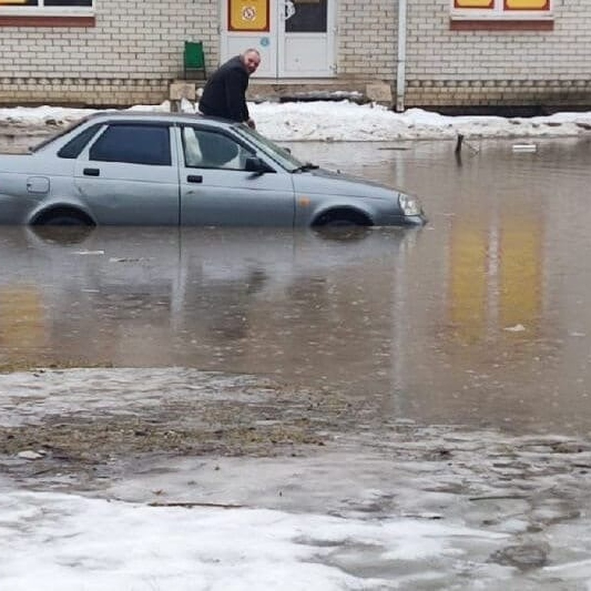 «Не справлялись с потоком воды»: мэр Орла после очередного подтопления  города признал проблему с ливневками - KP.RU