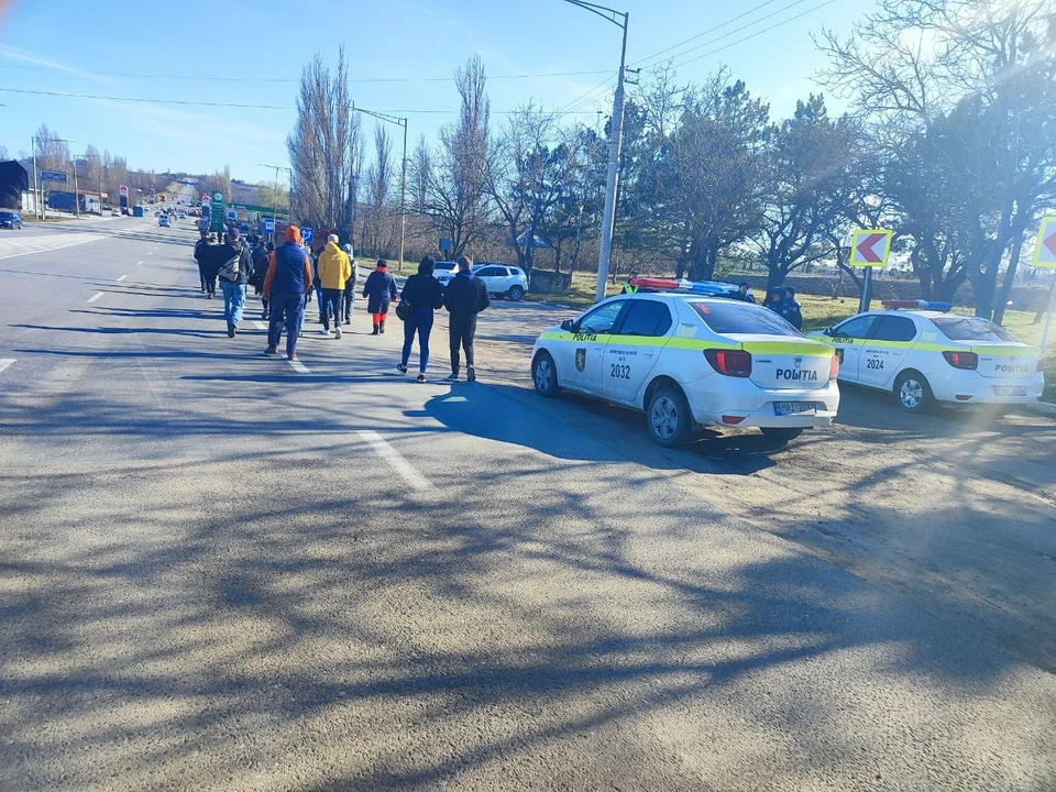Тысячи людей заблокировали сегодня трассы по всей Молдове.
