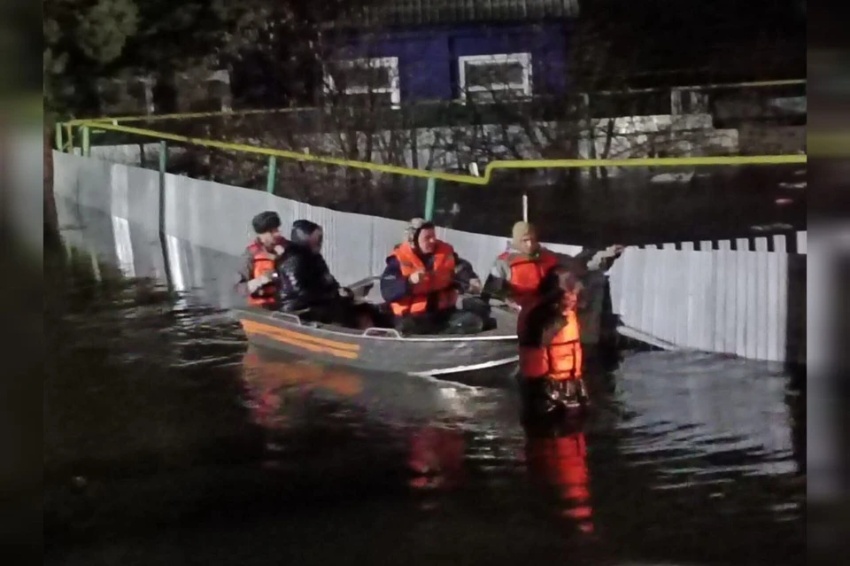 В Бузулуке также понадобилась эвакуация. Фото: МЧС Оренбургской области