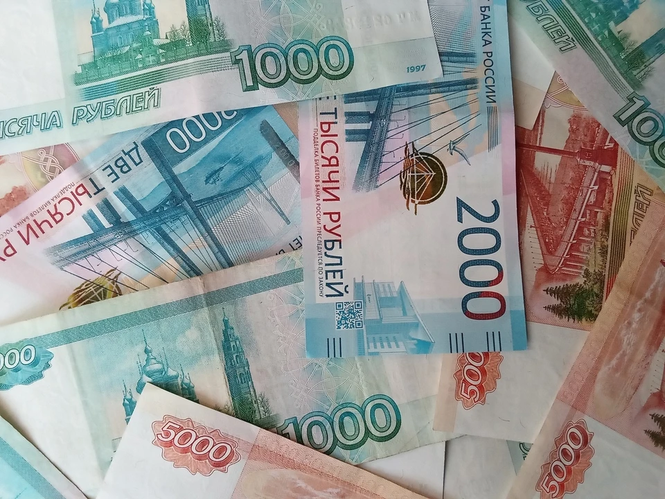 Житель Нового Уренгоя попросил незнакомца перевести деньги таксисту и лишился 180 тысяч рублей
