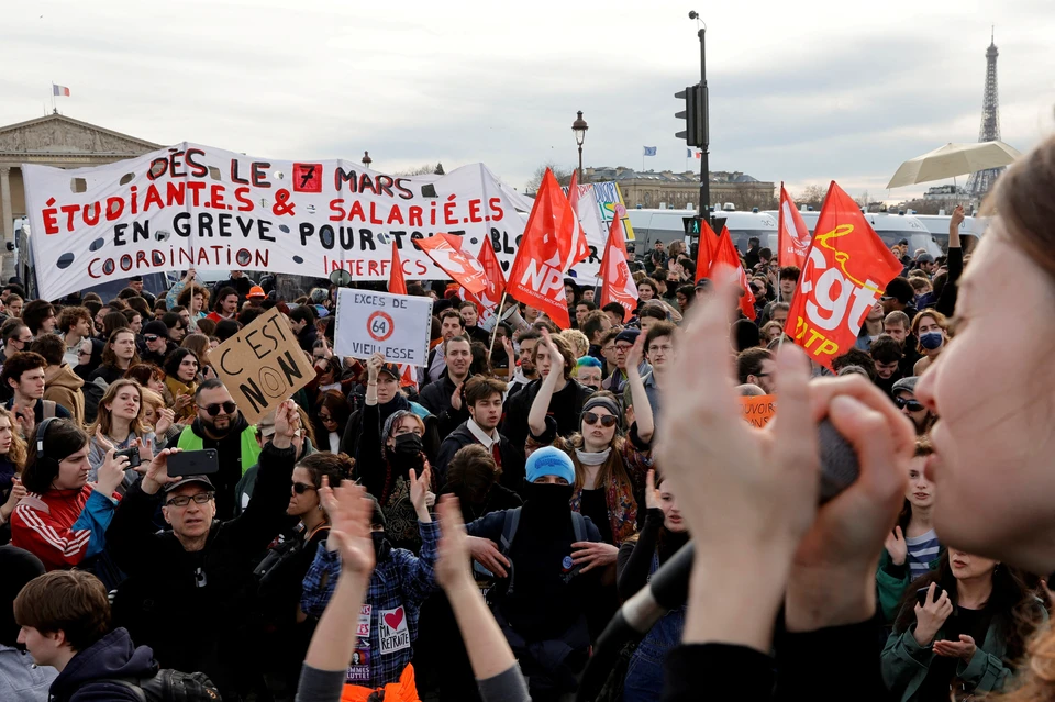 В Париже задержаны как минимум 217 человек, протестовавших против повышения пенсионного возраста.