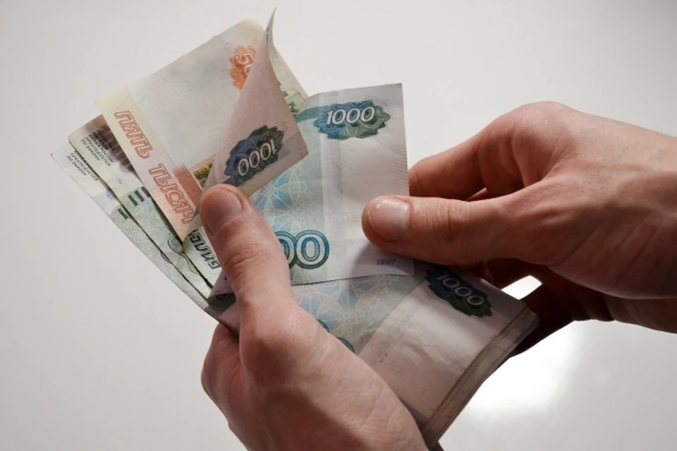Погряз в долгах: в Хабаровске парень украл у кафе 200 тысяч во время стажировки
