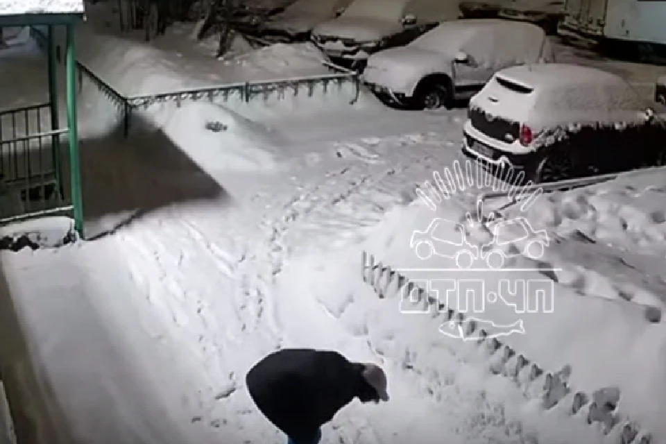 Полиция проводит проверку по данному факту. Фото: скрин видео vk.com/murmansk_dtp