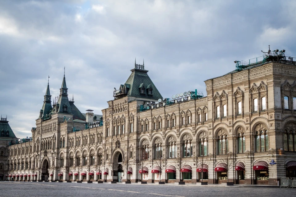 В Москве мужчина упал со второго этажа ГУМа