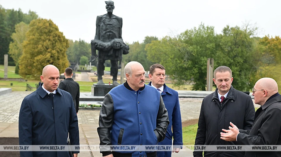 Президент ответил на вопросы СМИ после мероприятий в Хатыни. Фото: БелТА.