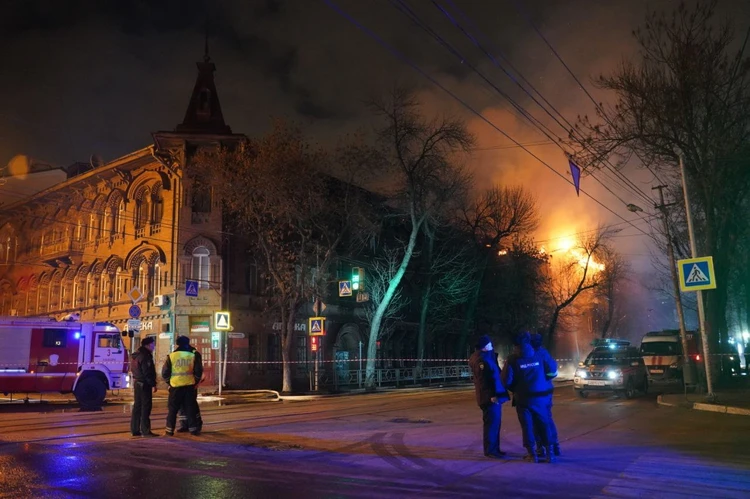 Посмотрел на дым и пошел спать: жильцы рассказали, как спасались от крупного пожара в доме Челышева в Самаре