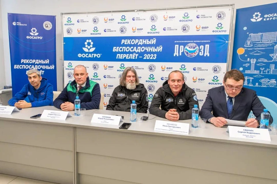 Федор Конюхов и Иван Меняйло готовятся к рекордному перелету на воздушном шаре. Фото: Дамир Бускунбаев.