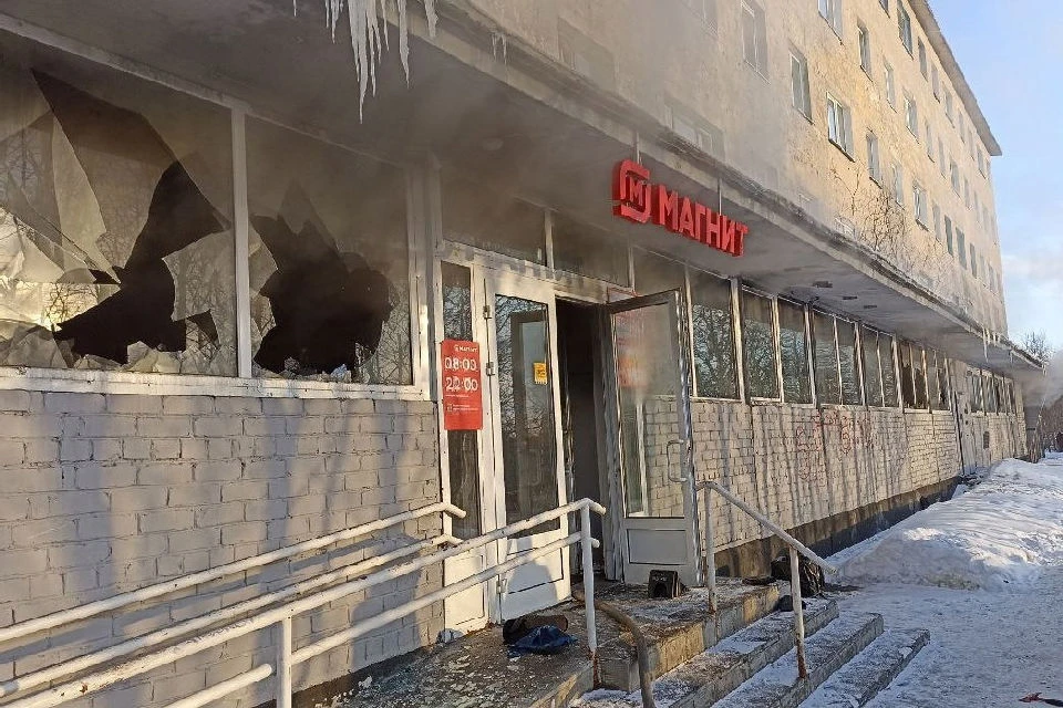 Пожар ликвидировали 22 человека личного состава и 6 единиц техники. Фото: vk.com/murman01