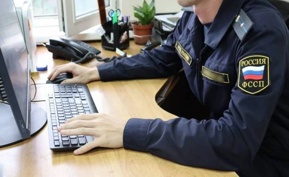 Приставы проследили, чтобы парень вовремя оплатил назначенный судом штраф