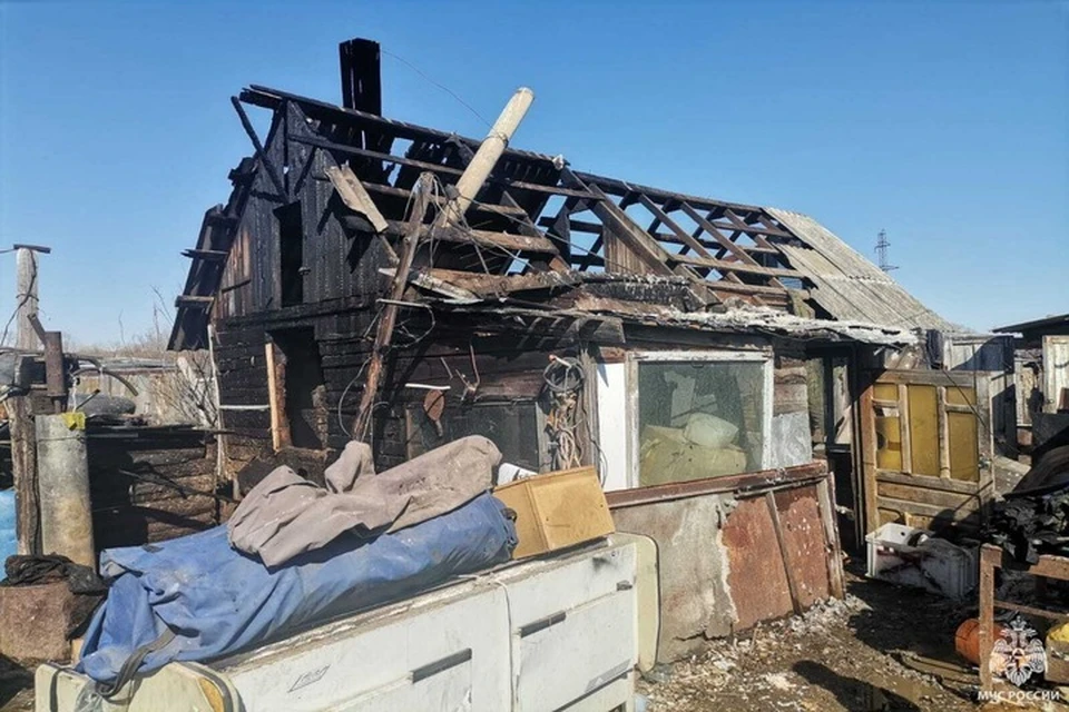 Дом сгорел из-за заряжающегося телефона в Биробиджане Фото: ГУ МЧС России по Магаданской области