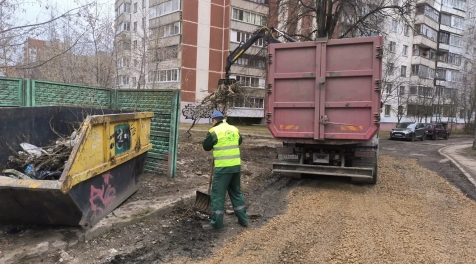 После поручения врио губернатора в Смоленске привели в порядок контейнерную площадку. Фото: региональный оператор ТКО.