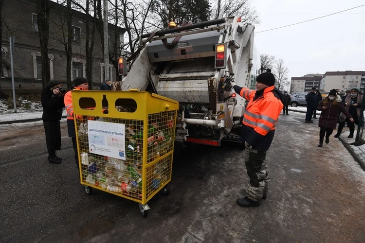 Мусоровозы Ленинградской области поделятся с  РЭО маршрутами вывоза отходов