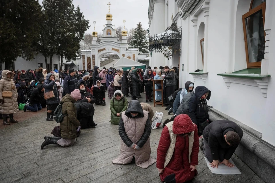 Протоиерей Балашов сообщил, что украинские силовики подогнали к стенам Киево-Печерской лавры автозаки