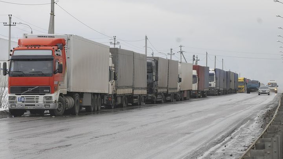 В Амурской области запретили проезд большегрузов - KP.RU