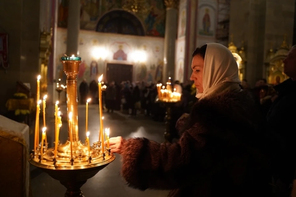 Православным советуют сходить в храм для молитвы.