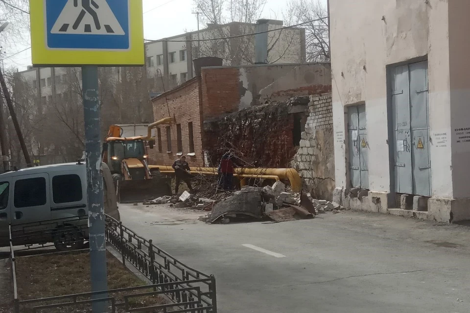 Стена не погребла никого под собой по счастливой случайности