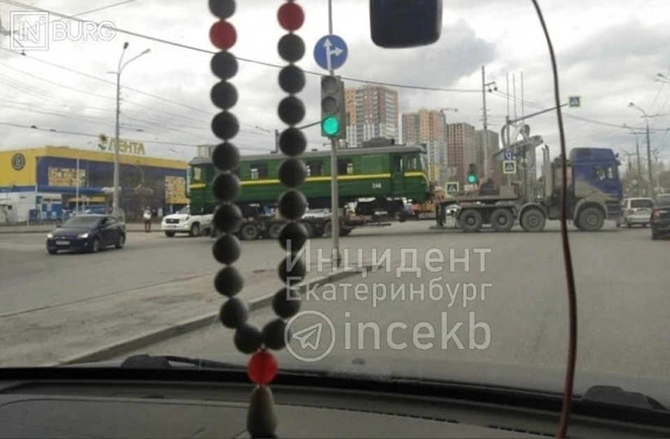 Инцидент произошел на пересечении с улицей Завокзальной. Фото: паблик Вконтакте "Инцидент. Екатеринбург"